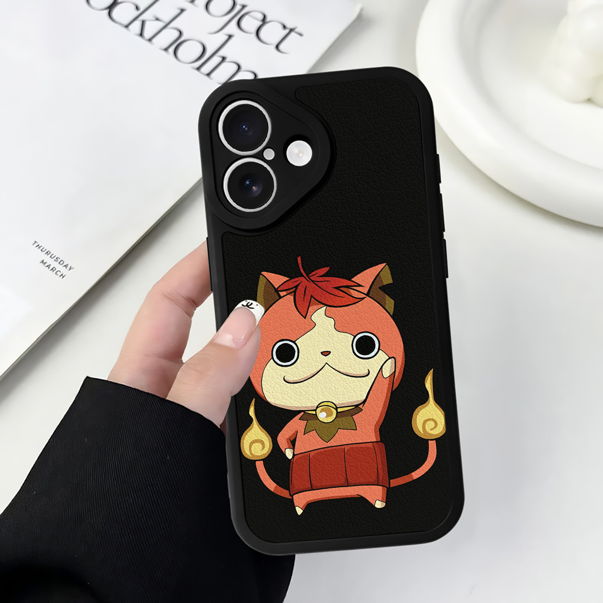 （画像用） 妖怪ウォッチ Yo-kai Watch 【iPhone 16シリーズ対応】シリコンスマホケース（レザー調） 材質：シリコン